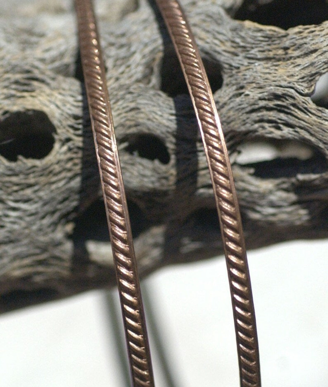 Diagonal twist pattern copper ring