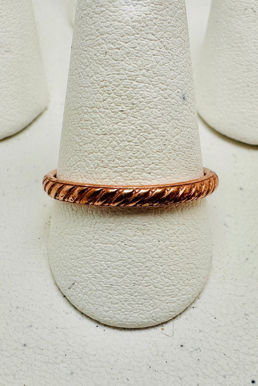 Diagonal twist pattern copper ring