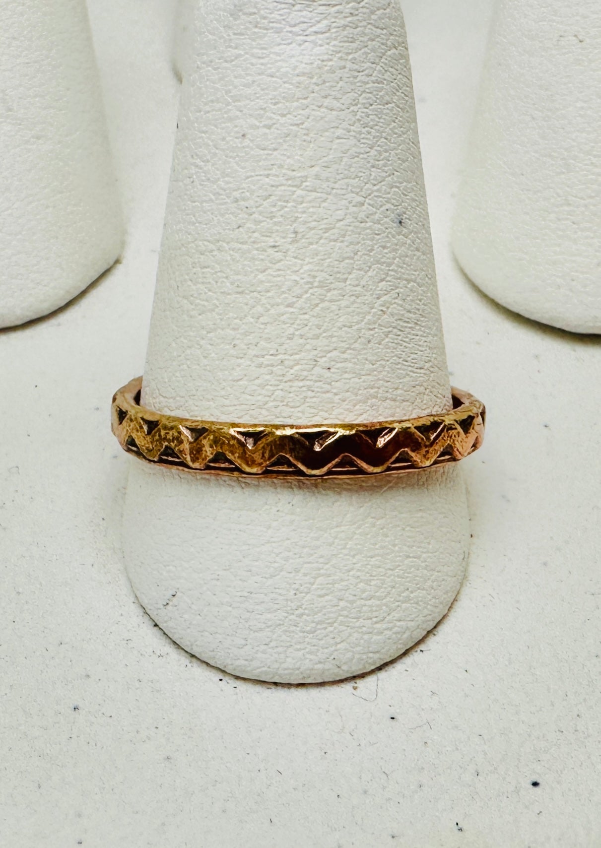 Zigzag pattern copper ring